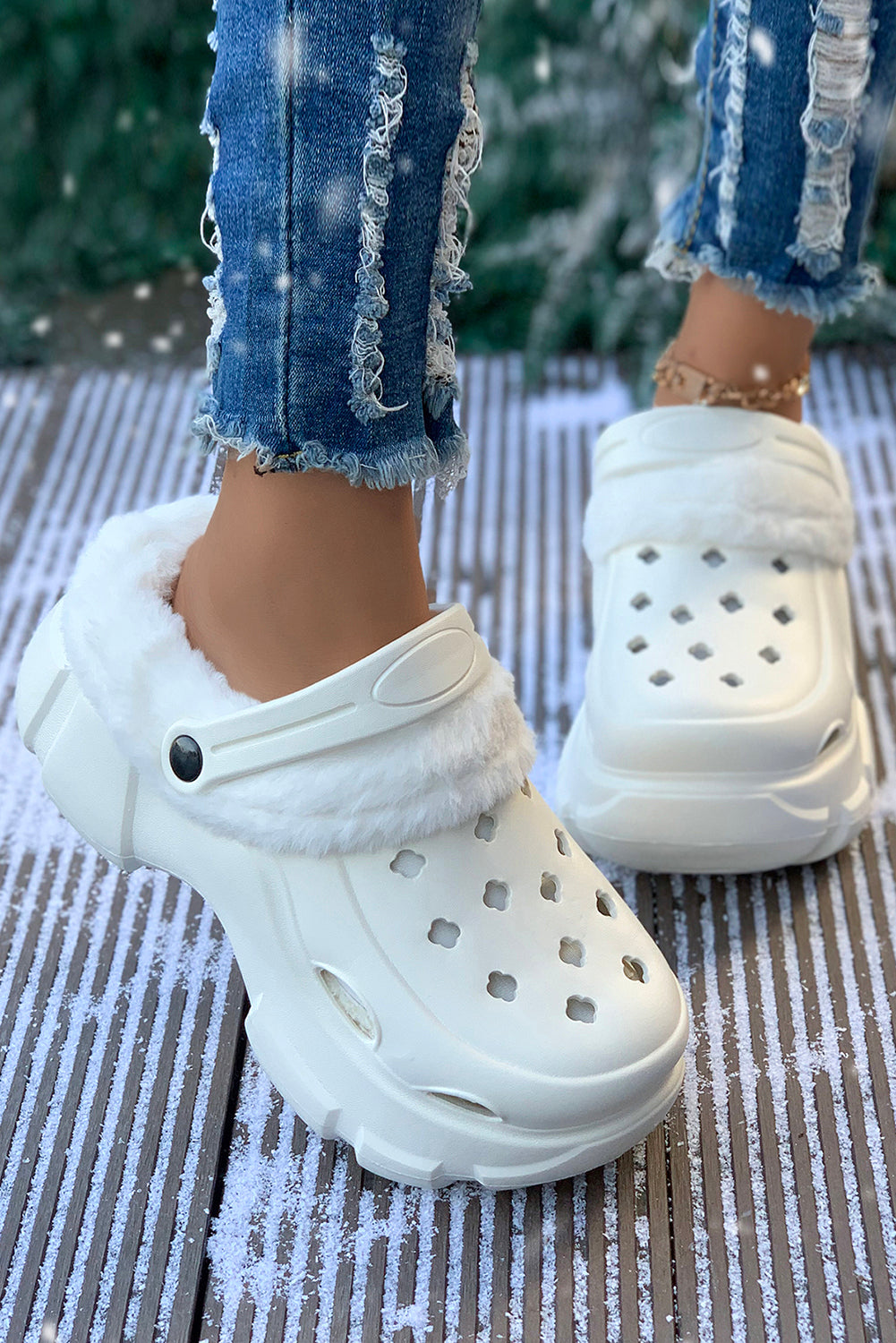 White Plush Lining Winter Hollowed Clogs - LA Grand