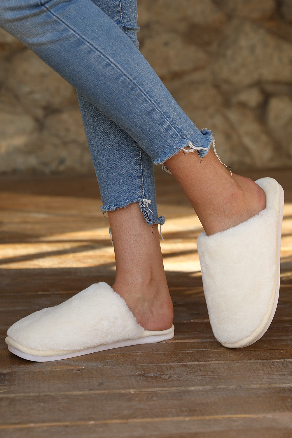 White Fuzzy Winter Home Slippers - LA Grand