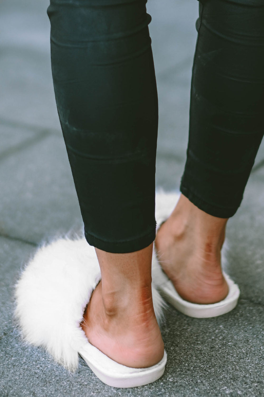 White Fuzzy Round Toe Home Slippers - LA Grand