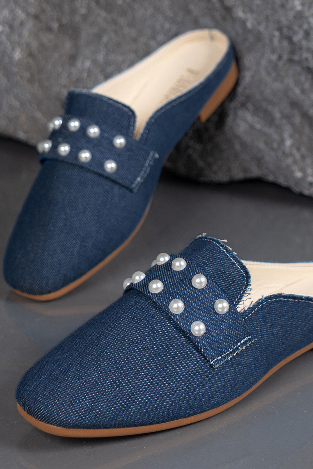 Blue Pearl Decor Pointed Toe Canvas Shoes - LA Grand