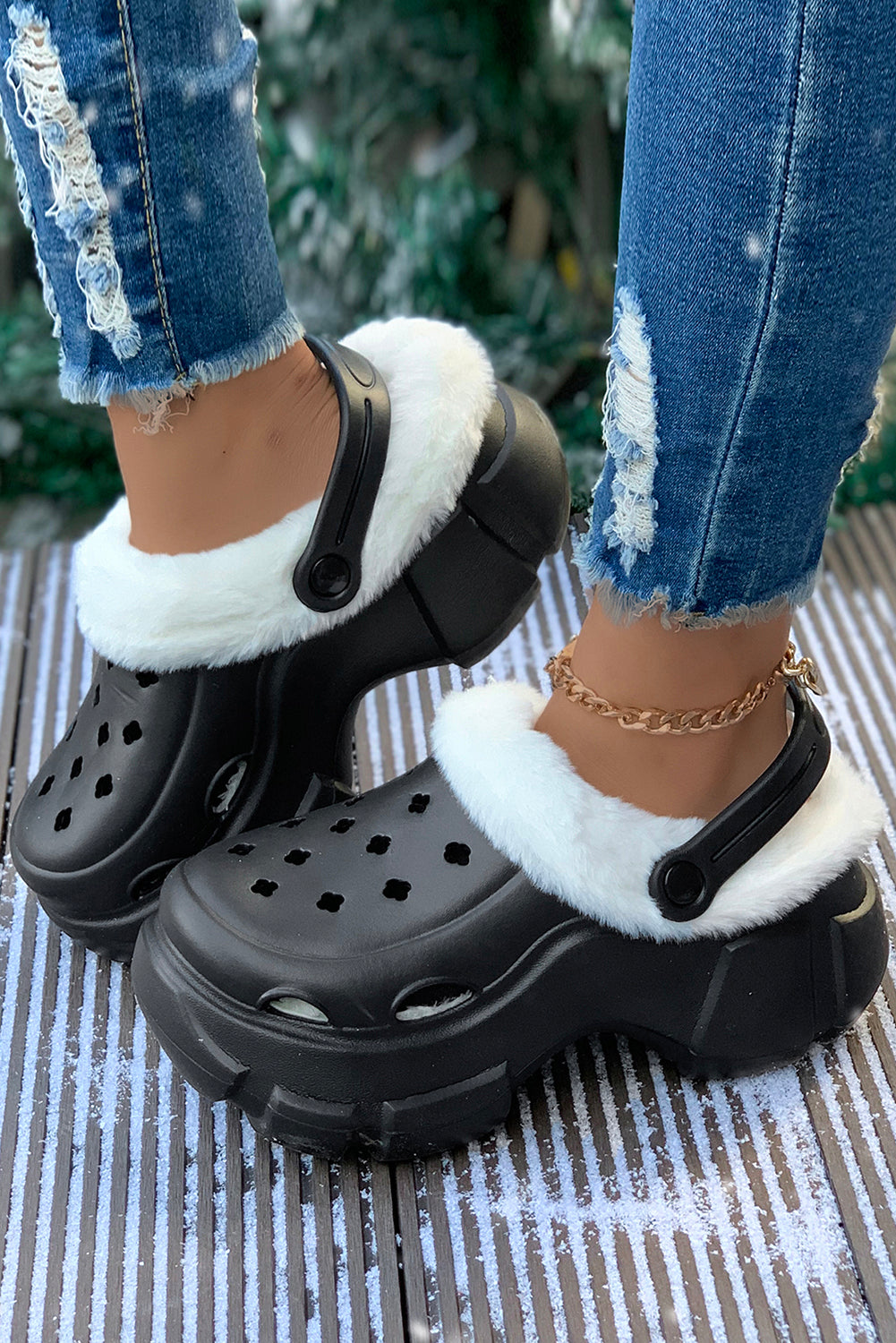 White Plush Lining Winter Hollowed Clogs - LA Grand