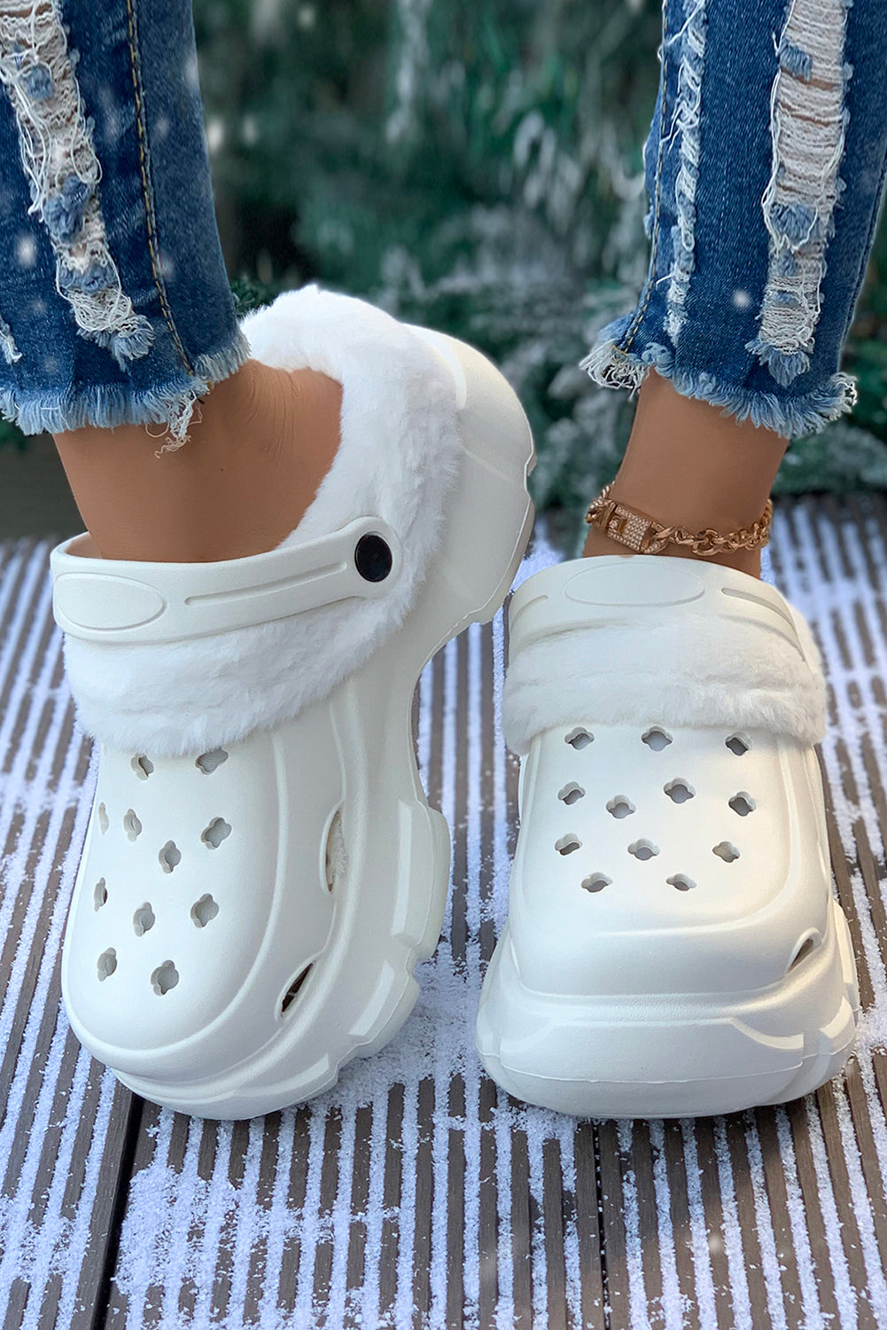 White Plush Lining Winter Hollowed Clogs - LA Grand