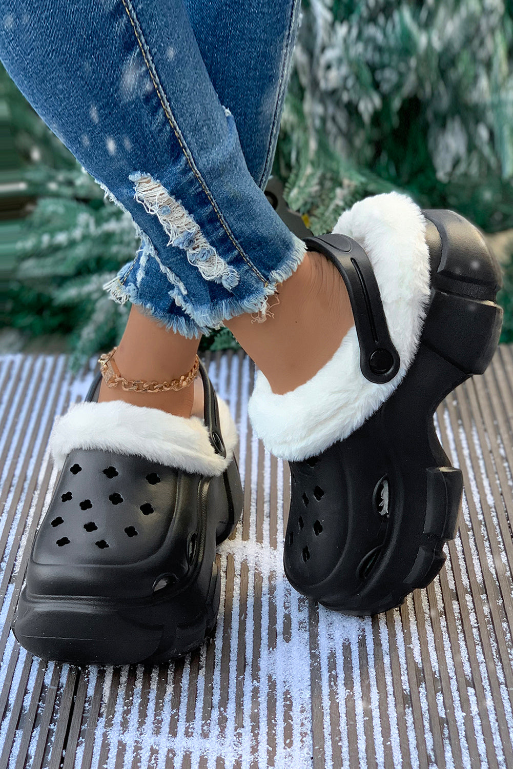 White Plush Lining Winter Hollowed Clogs - LA Grand