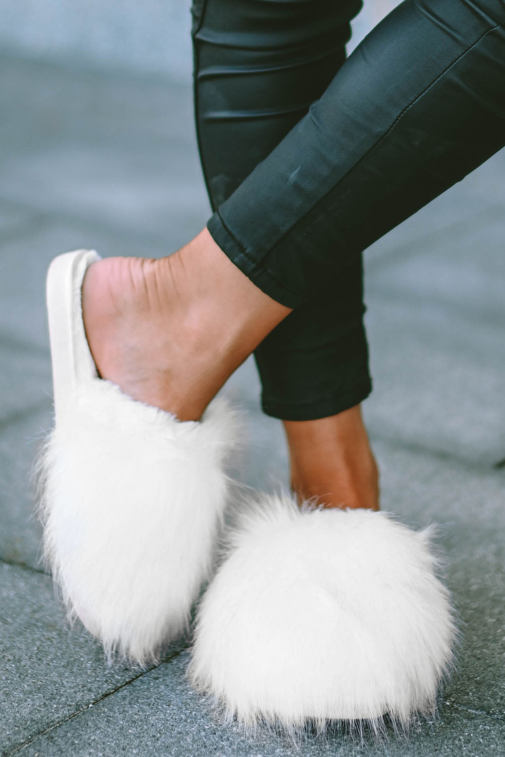 White Fuzzy Round Toe Home Slippers - LA Grand